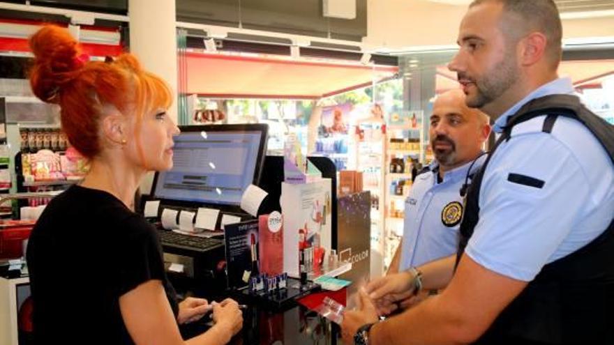 El cos policial enviarà missatges amb indicacions a hotelers, comerciants i restauradors.