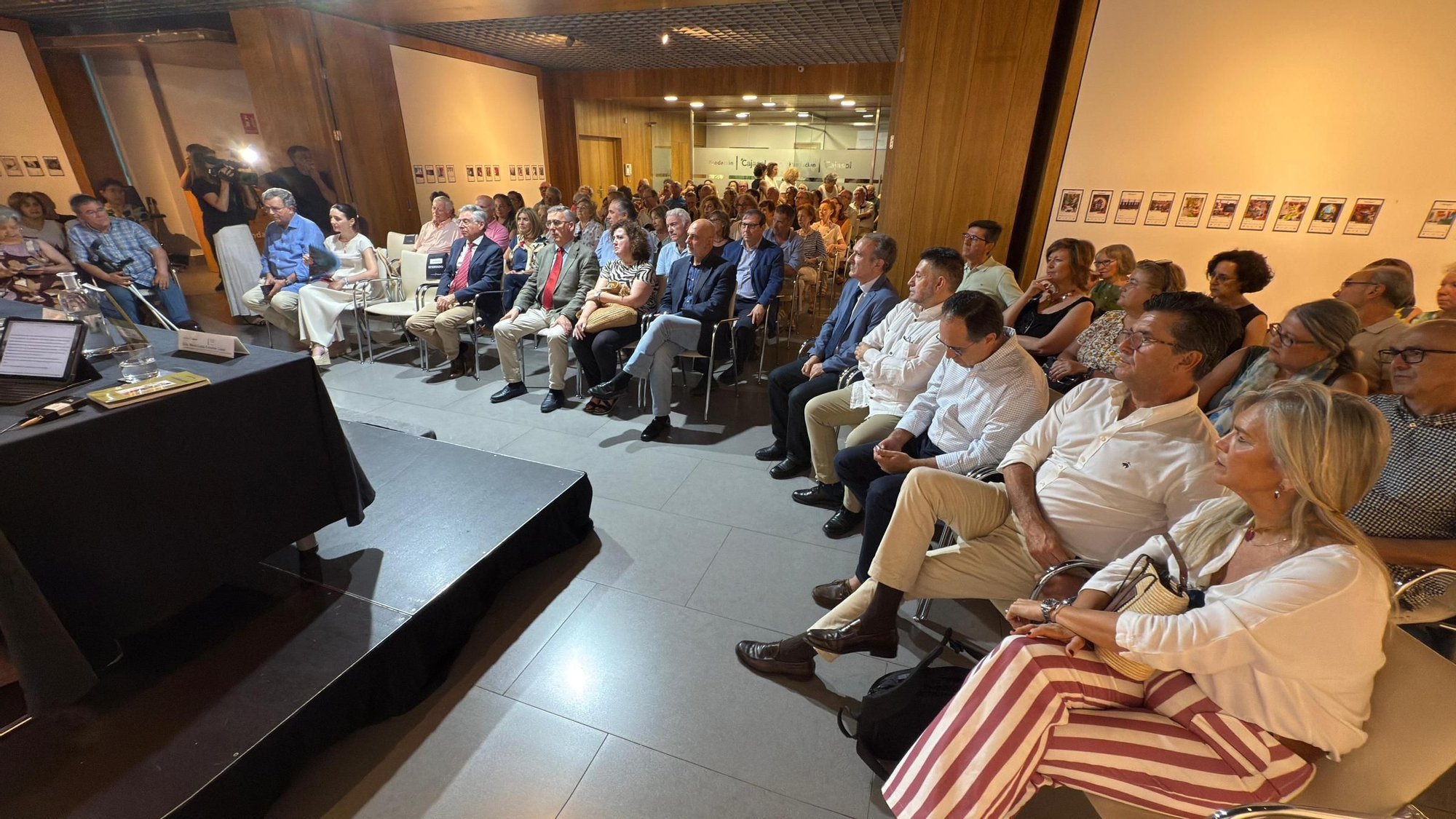 Presentación de 'La mirada enferma', el nuevo libro del escritor y profesor de Derecho de la UCO Antonio Manuel Rodríguez Ramos