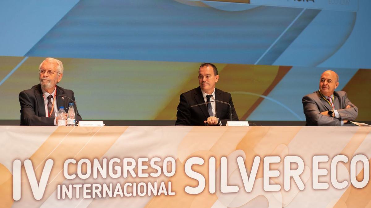 Desde la izquierda, Florencio Vicente, Francisco José Requejo y Feliciano Ferrero, en la inauguración del Congreso Silver Economy.