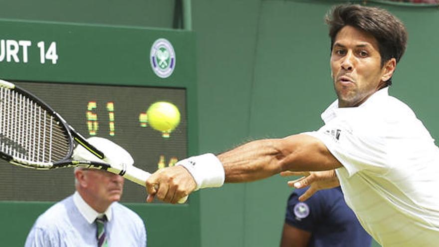 Verdasco trata de devolver un golpe de Klizan.