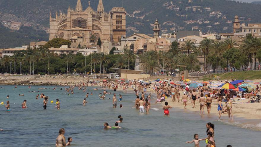 Reabren al baño las playas de Can Pere Antoni y Ciutat Jardí