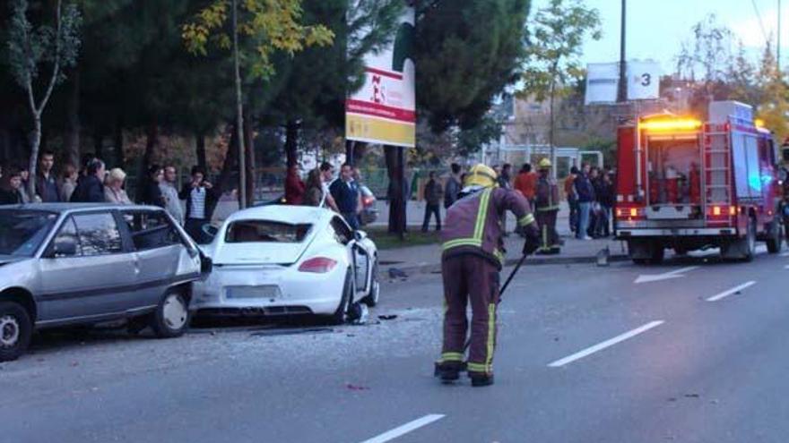 Espectacular accident a l&#039;avinguda Pericot