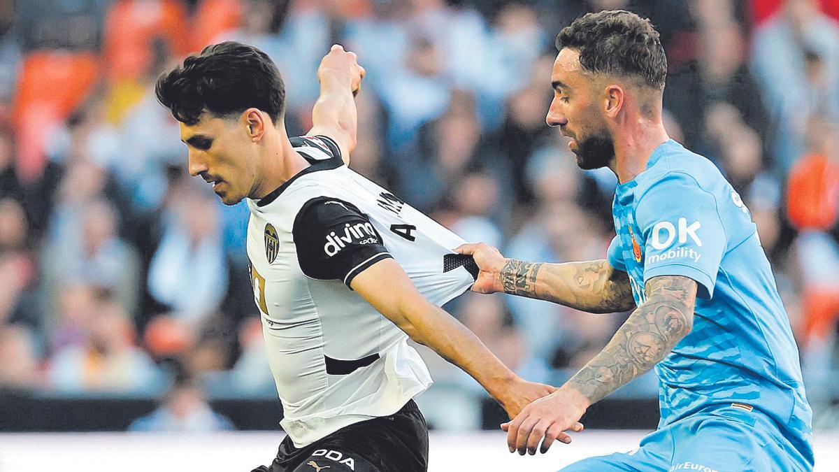 André Almeida, agarrado por Darder