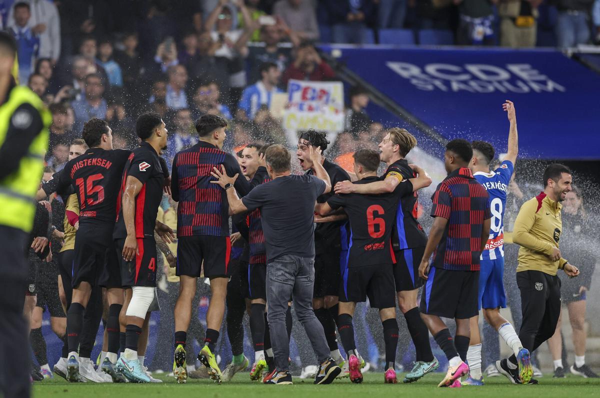 Flick mandó a los jugadores del FC Barcelona a vestuarios para celebrar el título de LaLiga