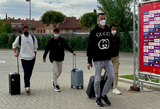 Sergi Roberto, Gavi, Eric García y Busquets, a su llegada a la ciudad deportiva de Las Rozas (Madrid).
