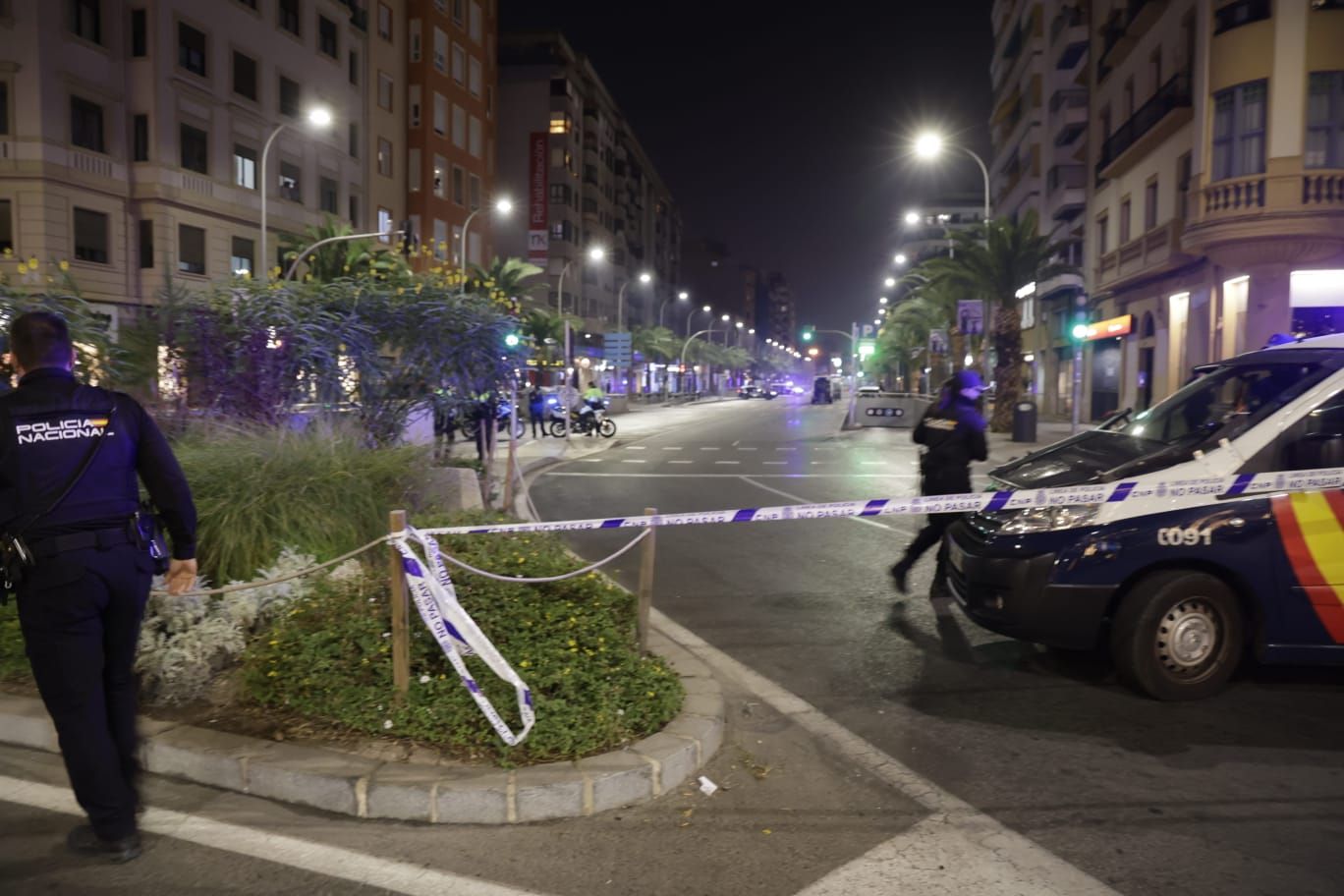 La Policía acordona la avenida de la Estación de Alicante tras aparecer un maletín sospechoso