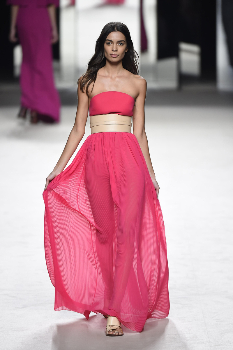 MBFWM 2015: Juanjo Oliva Primavera/Verano 2016, vestido plisado