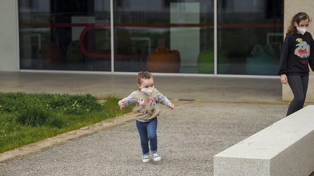 Los niños de Ourense ya sonríen en la calle. // Carlos Peteiro