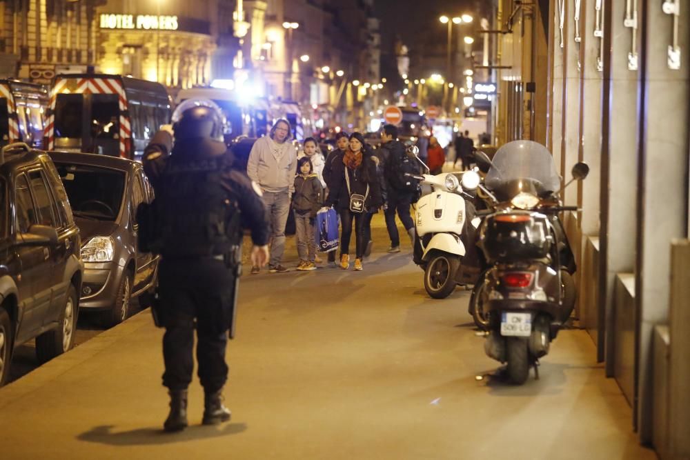 Atentado terrorista en los Campos Elíseos de París.