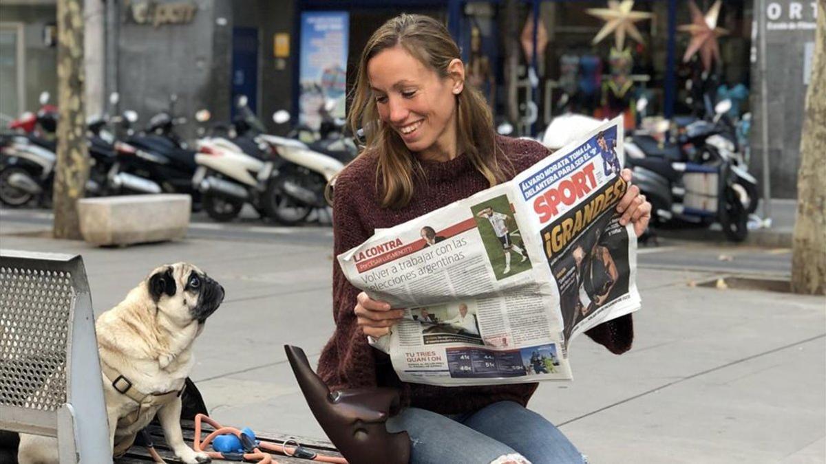 Jessica Vall solo se separa de su perro cuando se lanza al agua