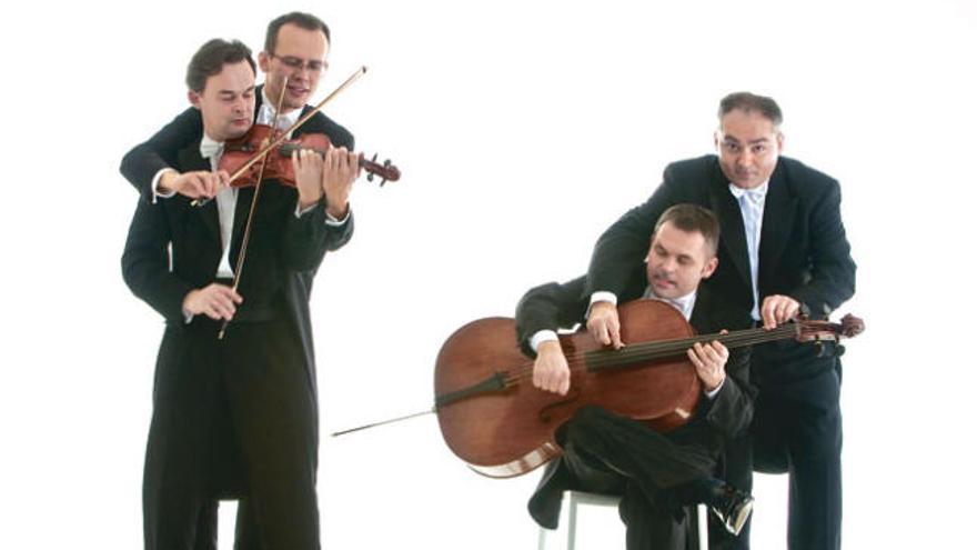 El simpático cuarteto polaco MozART Group actuará el próximo domingo en el Trui Teatre.