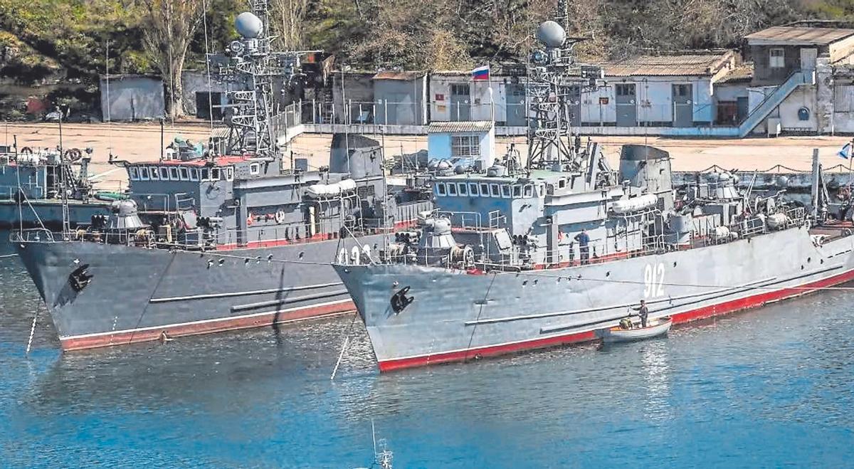 La Armada detecta buques rusos en Canarias y el Estrecho