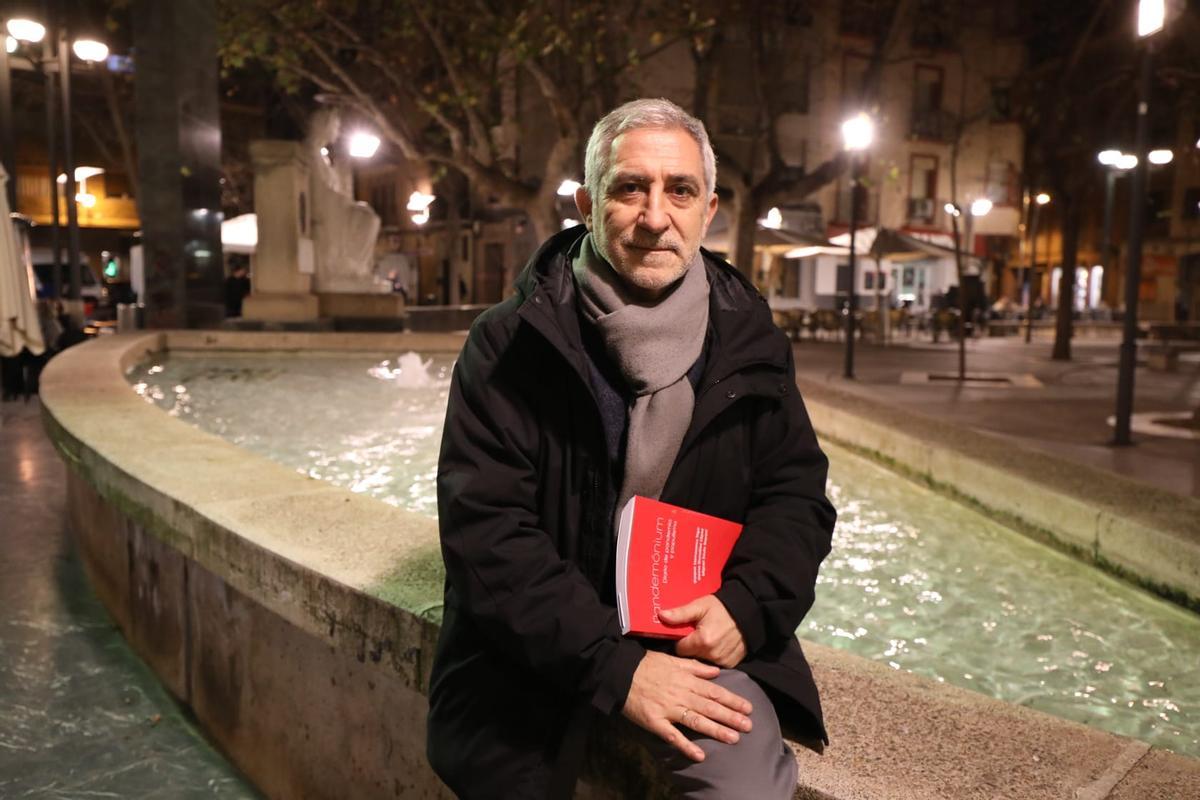 Gaspar Llamazares, este jueves, en la plaza Nolasco de Zaragoza.