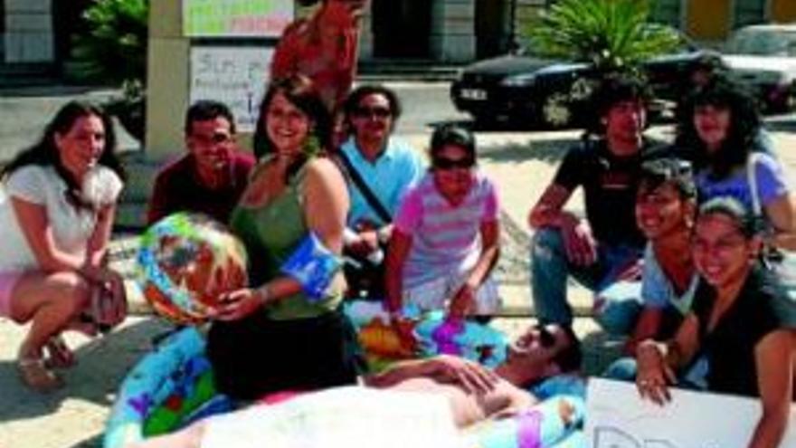 Los pacenses rechazan el cierre de la piscina de La Granadilla