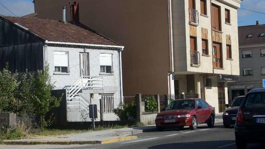 A la izquierda, la vivienda donde se produjo el suceso. // N. Parga