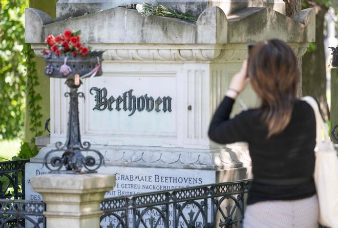 La tumba de Beethoven en Viena, fotografiada por una turista.