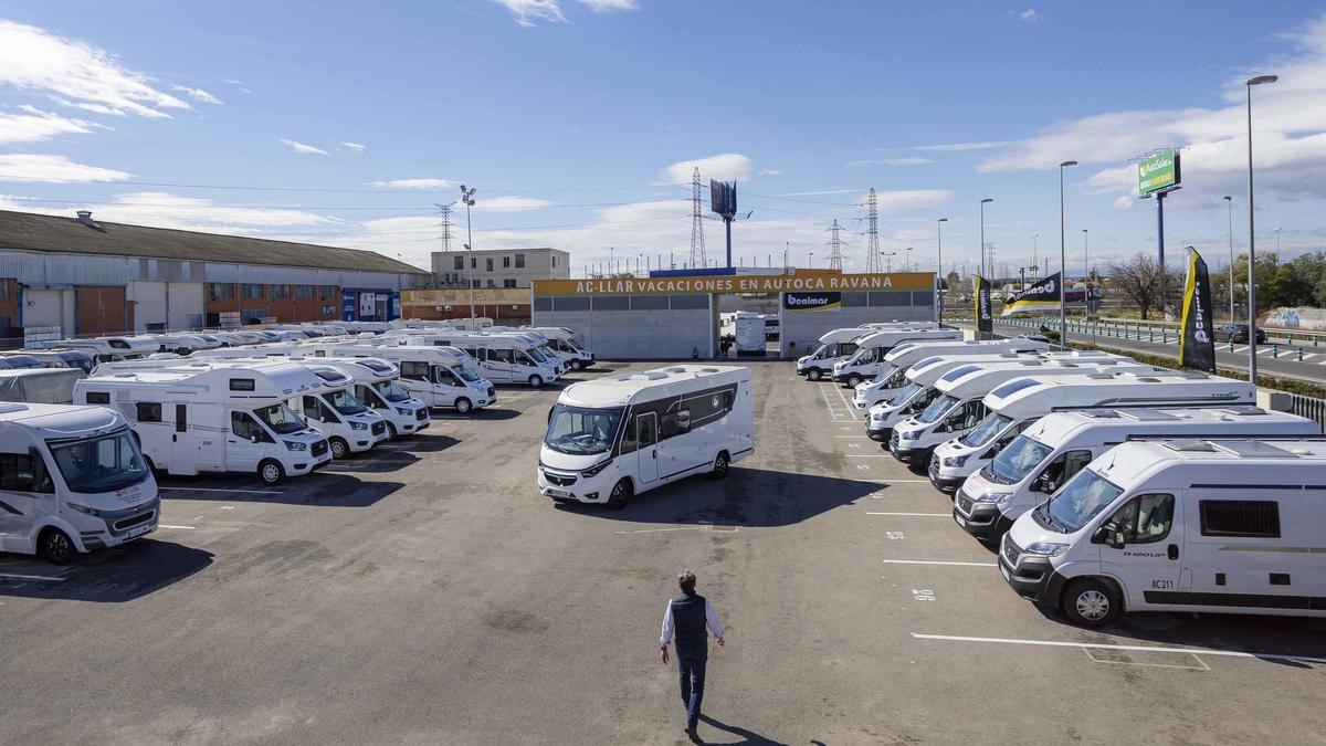AC-LLAR ofrece un amplio stock de autocaravanas a precios muy competitivos.