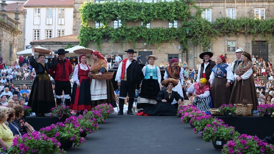 Compostela exalta un ano máis o Traxe Galego no marco das Festas do Apóstolo