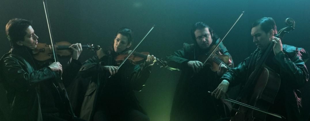 Jesús Miralles, primero por la derecha, tocando el violoncelo en un concierto del cuarteto del que forma parte