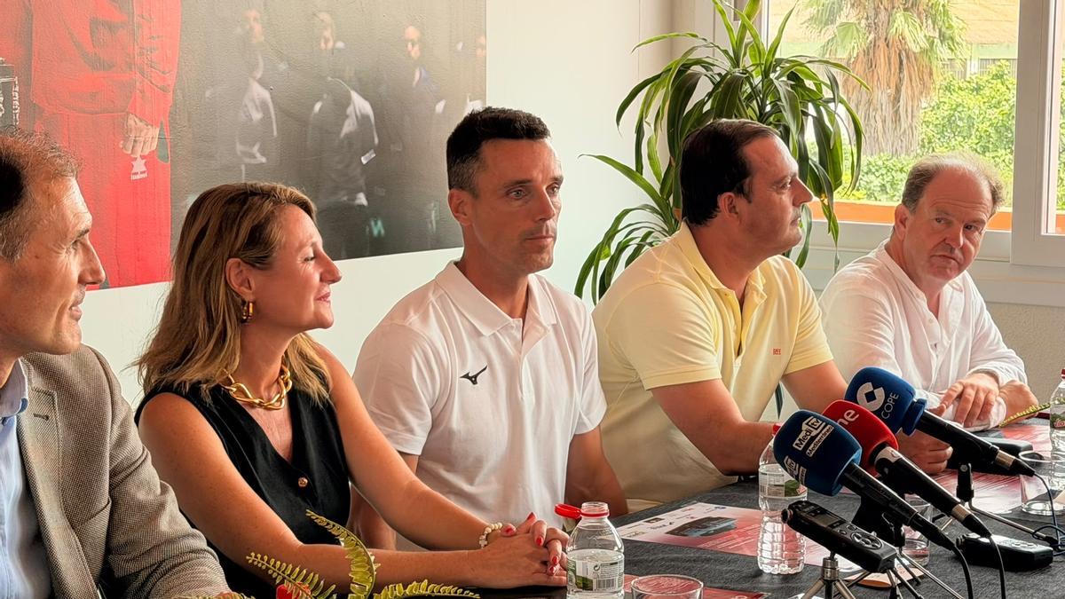 Roberto Bautista ha sido homenajeado en la Plana Sport Castellón.