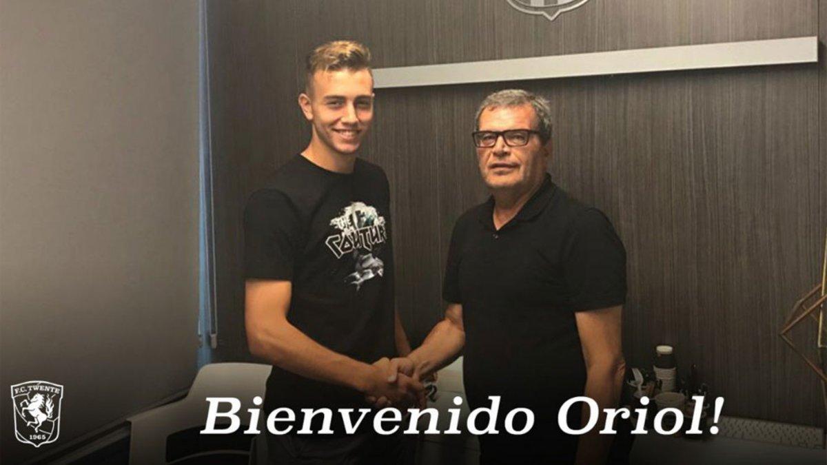 Oriol Busquets, junto al director deportivo del Twente, Ted van Leeuwen