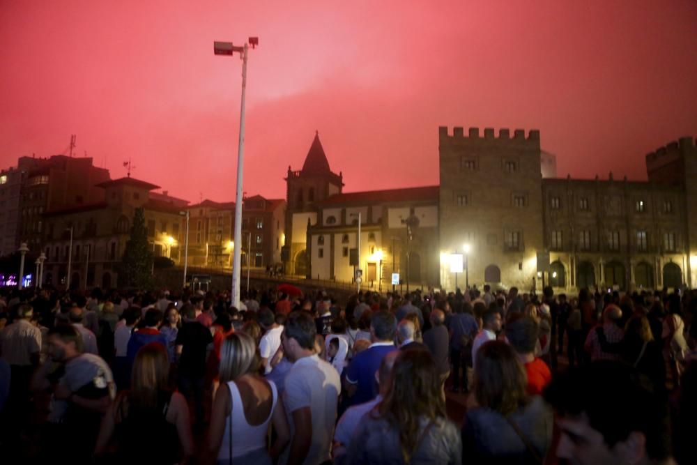 La noche de los fuegos en la Semana Grande de Gijón