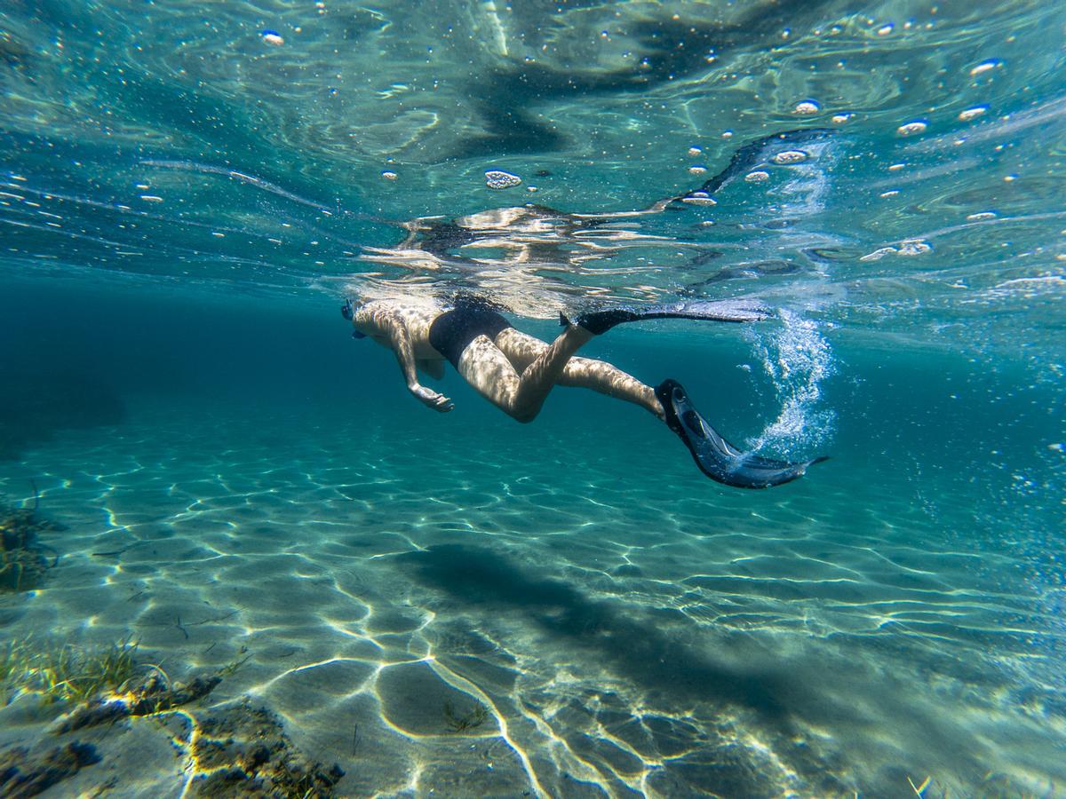 Práctica de buceo en Calnegre / Turismo Región de Murcia.