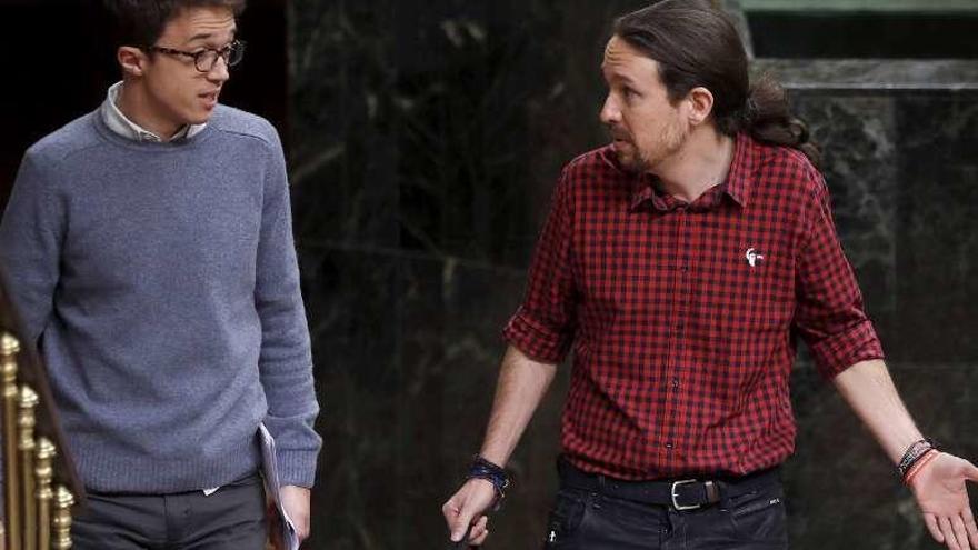 Íñigo Errejón y Pablo Iglesias, ayer, juntos en el Congreso. // Efe