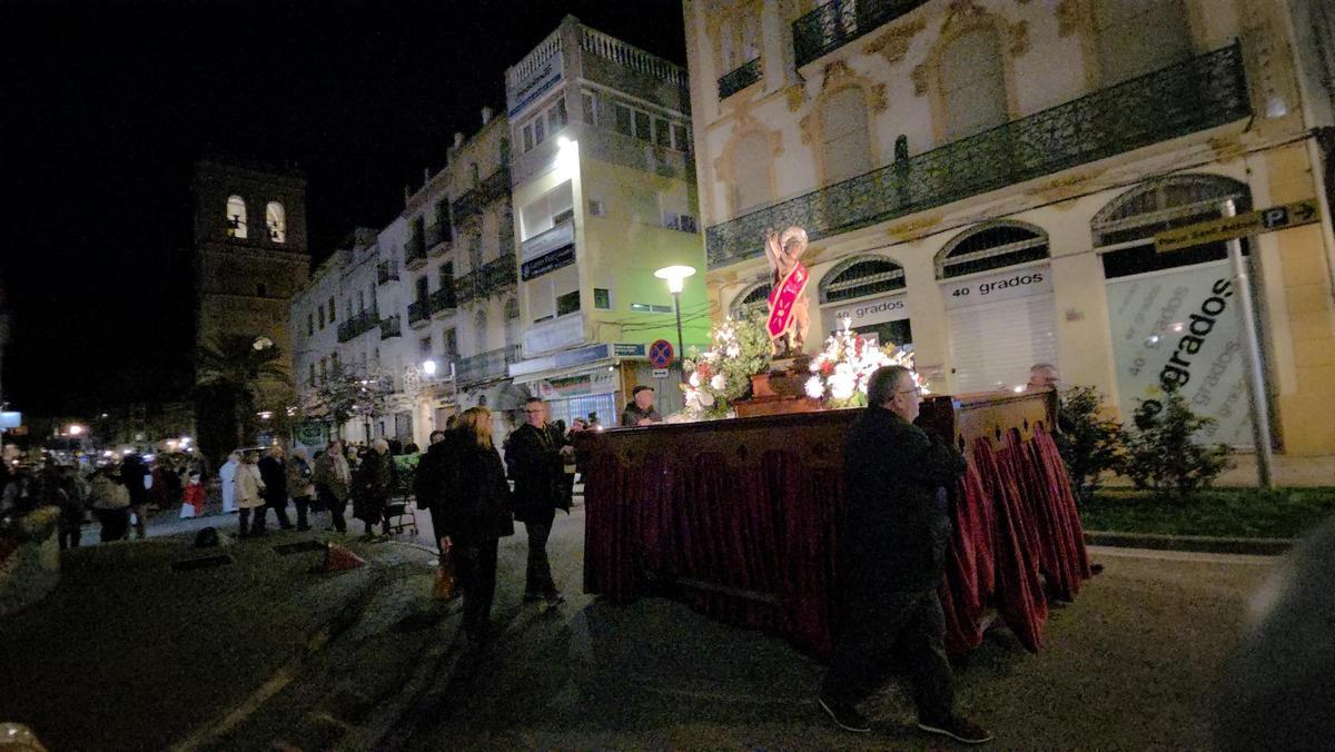 Foto de la procesión hasta el paseo marítimo.