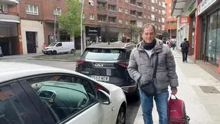 El Llano clama por más aparcamientos en el entorno de Los Fresnos: "Muchos coches y poco hueco"