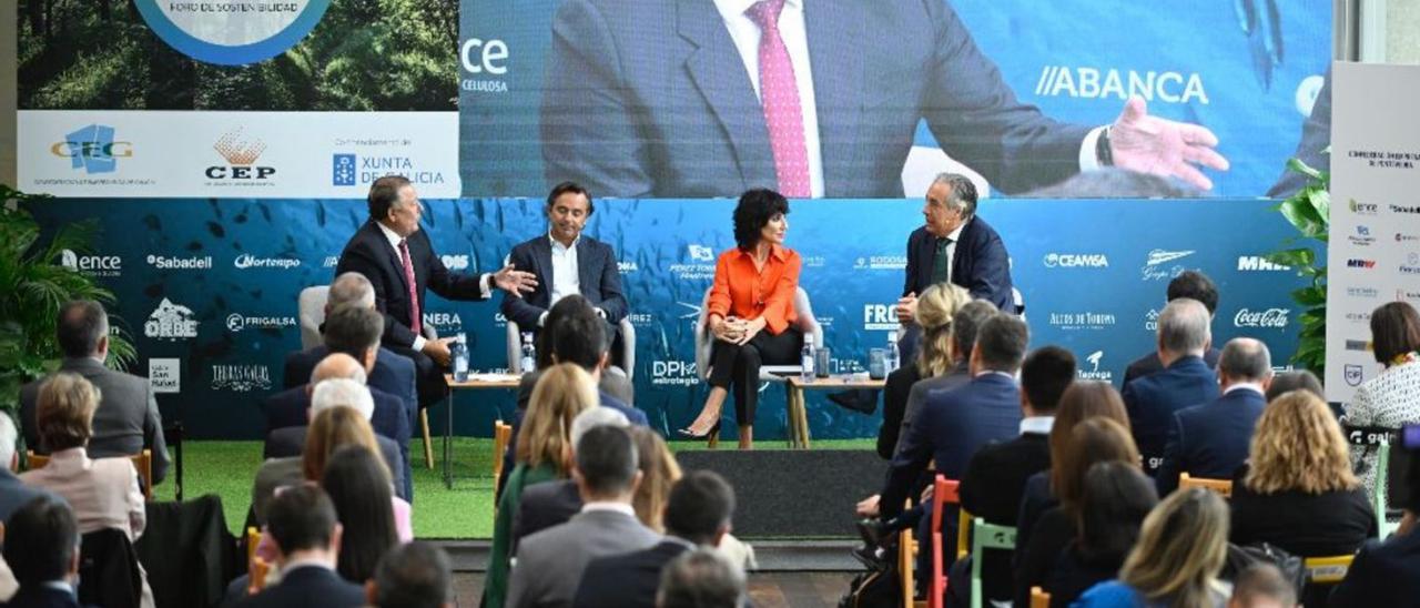 Venancio Salcines, Pedro Martínez, Almudena López del Pozo y Juan Torrón, ayer en Vigo.