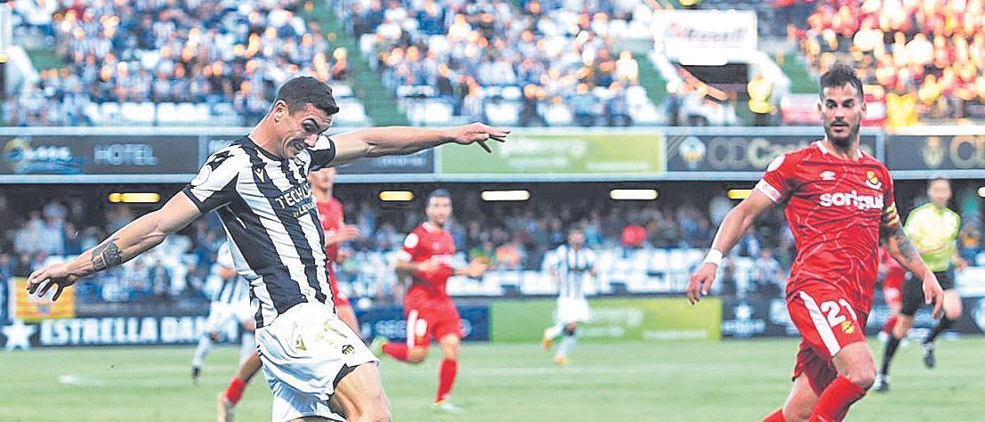 Adrián Fuentes regresó a los terrenos de juego el pasado domingo en el encuentro ante el Nàstic de Tarragona.