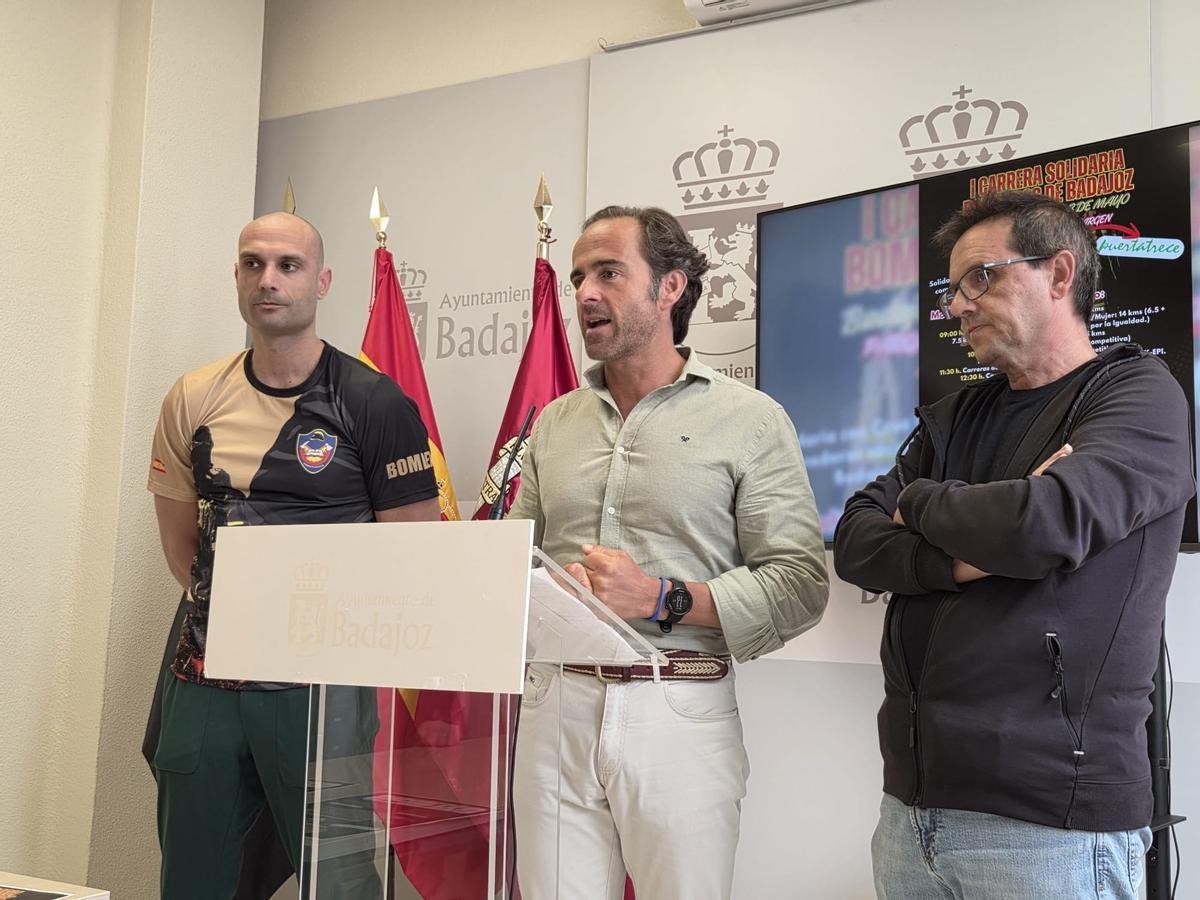 Presentación de la I Carrera Solidaria Bomberos de Badajoz.