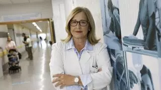 Laura Souto, jefa de Ginecología y Obstetricia del CHUS: "Cada vez tenemos menos partos, pero son más complejos"