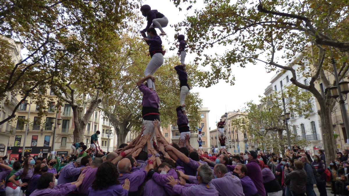 Onze colles castelleres es reuneixen a Figueres en la trobada de tardor de Colles del Nord