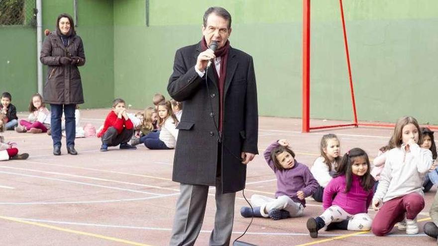 Abel Caballero, durante la visita al Colegio Nuestra Señora de la Esperanza. // Cristina Graña