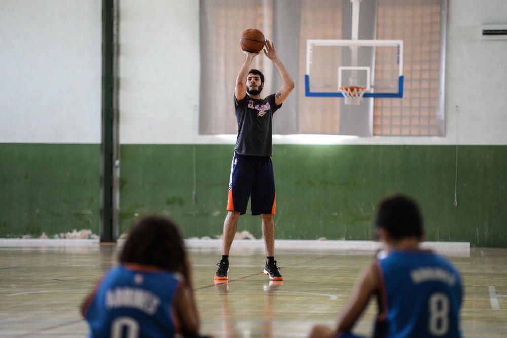 Álex Abrines entrena en el Príncipes de España