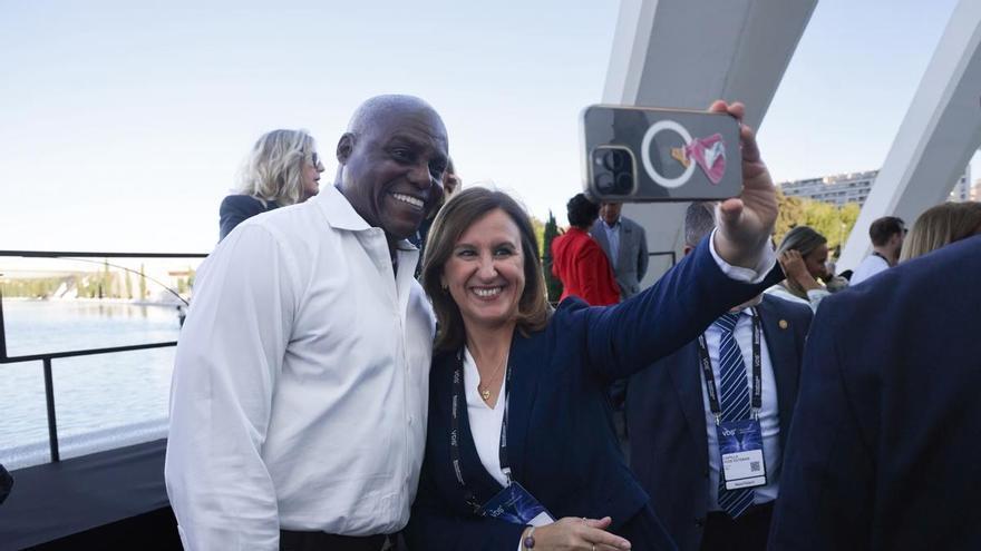 Carl Lewis reivindica disciplina y constancia para triunfar en el deporte y los negocios