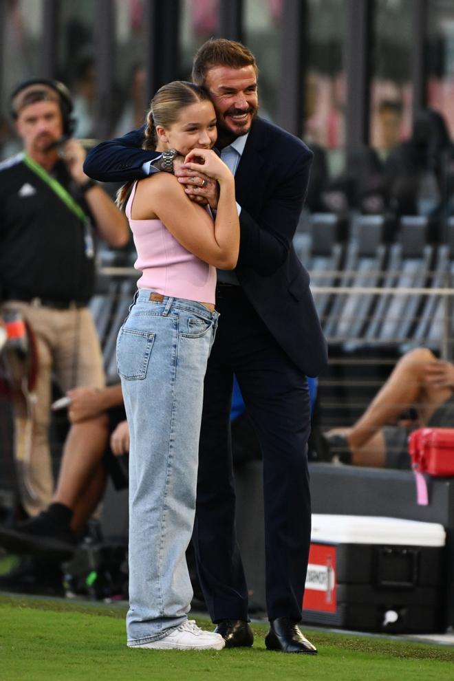 El look de Harper para acompañar a sus padres en un partido del Inter de Miami, equipo del que David Beckham es copropietario