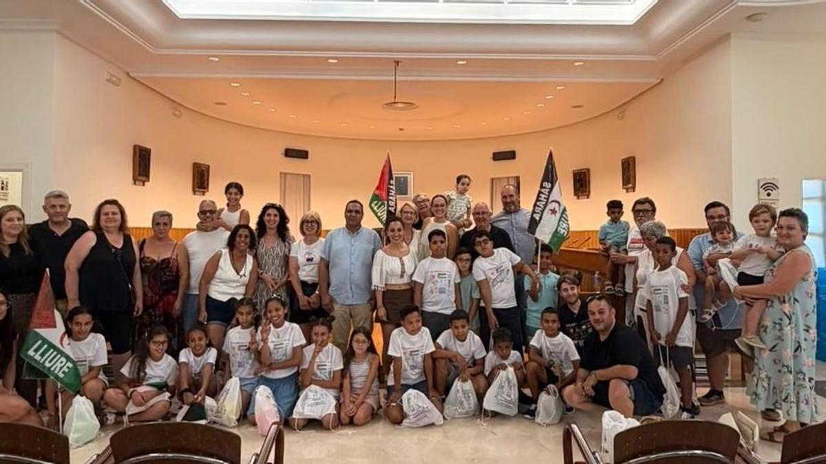 Bienvenida institucional a niños y niñas saharauis en Paterna por el programa Vacaciones en Paz