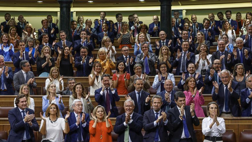 Toda la bancada del PP se levanta al grito de ¡Cobarde! ¡Cobarde!