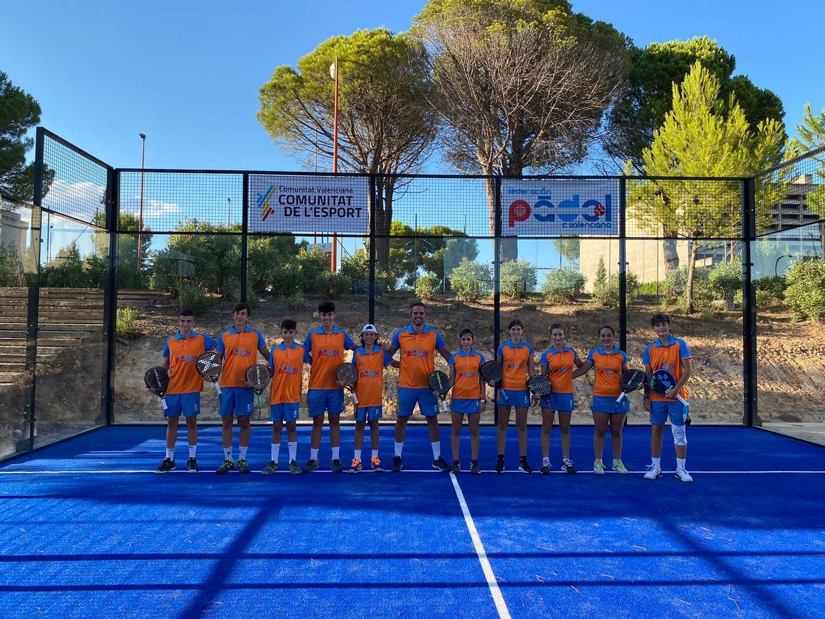 El pádel se une a los otros 13 planes de especialización deportiva de Cheste, que para el curso recién iniciado cuenta con 310 alumnos, de los cuales 10 van a trabajar específicamente en su mejora en la práctica de pádel.