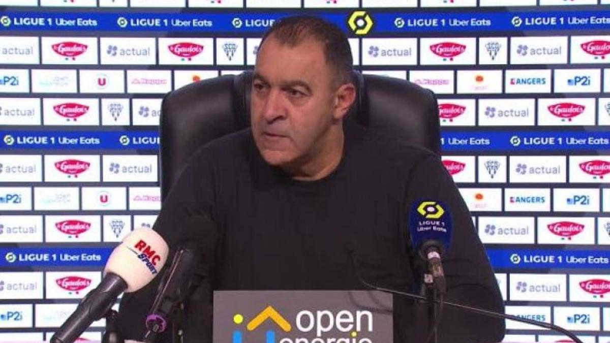 Abdel Bouhazama en sala de prensa tras un partido de la Ligue 1