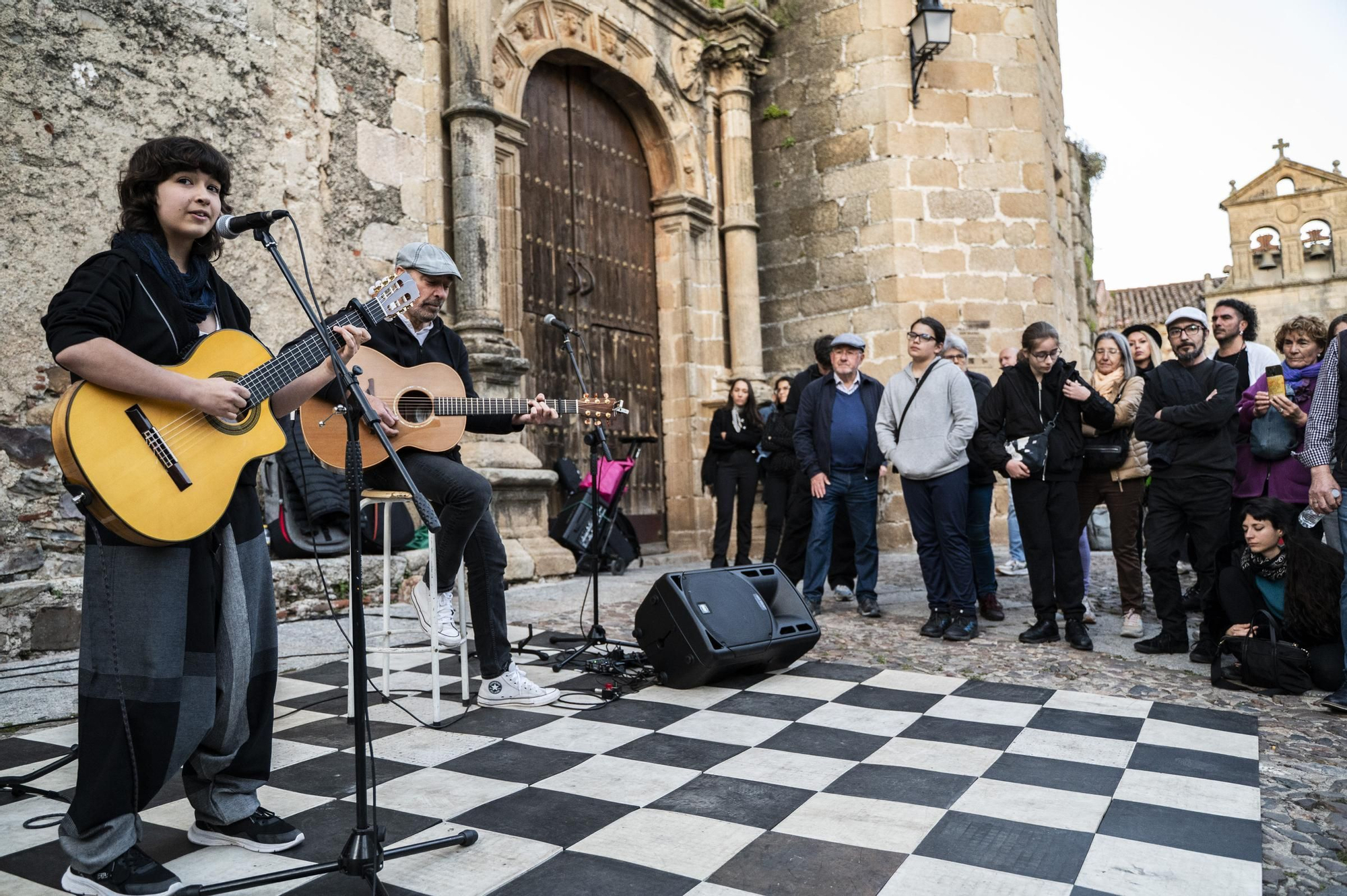 Cáceres festeja la luna llena de mayo