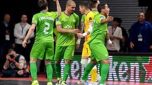 Los jugadores del Palma Futsal celebra el triunfo sobre el Barça en la final de la Champions de fútbol sala.