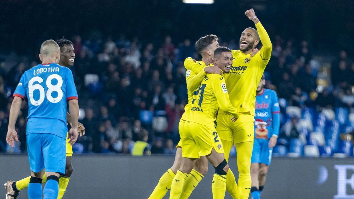 Capoue celebra el primer tanto del Villarreal.