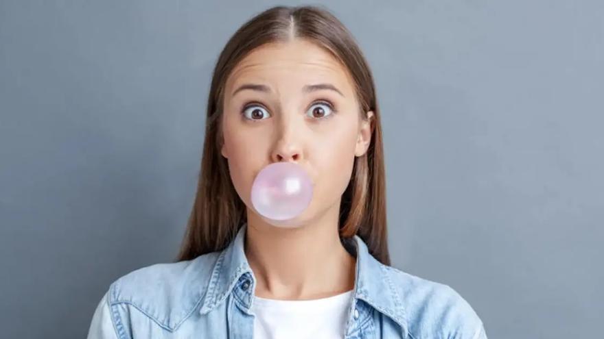 El chicle, la basura plástica que consumimos y tiramos a toneladas