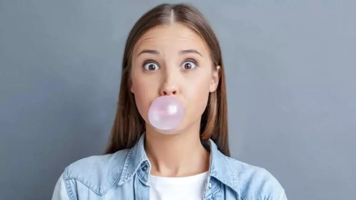 El chicle, la basura plástica que consumimos y tiramos a toneladas