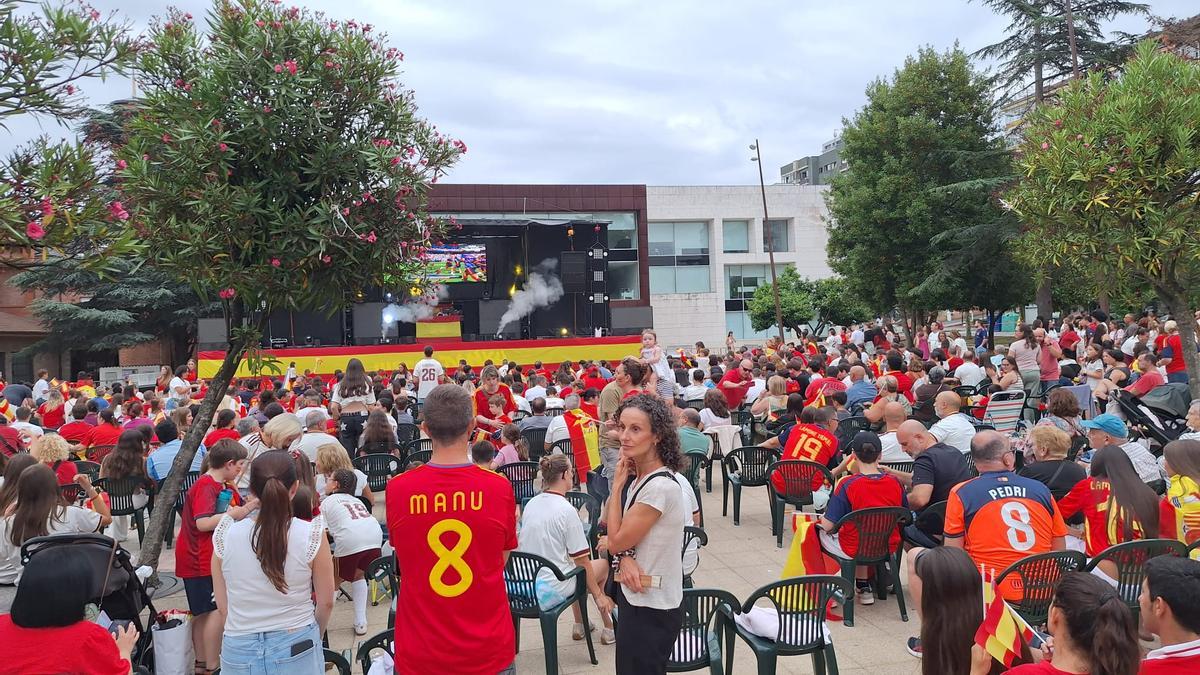 EN IMÁGENES: Piedras Blancas se echa a la calle para vivir el triunfo de España en el Mundial