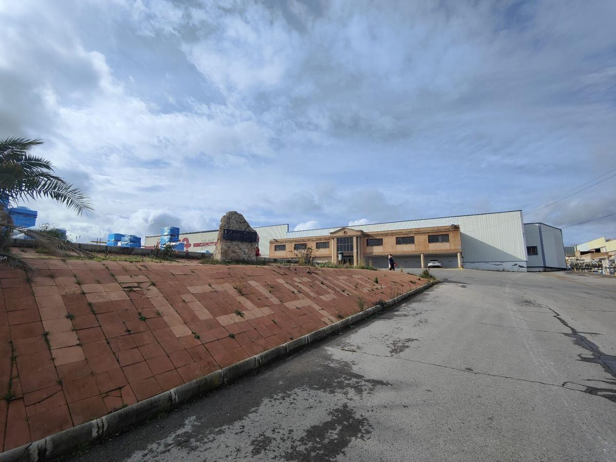 Exterior de la empresa Mayolica Azulejos.